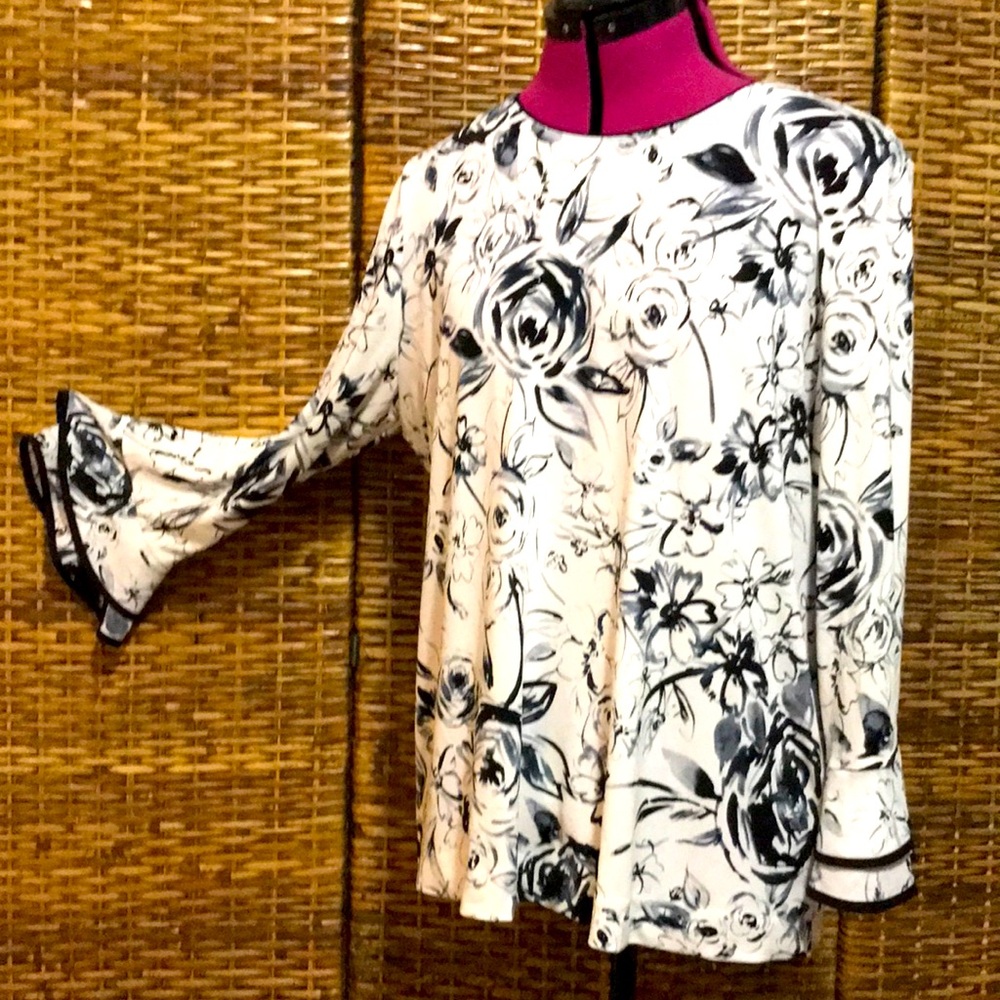 NWOT Karl Lagerfeld Paris Black white Floral three-quarter sleeve Blouse top L